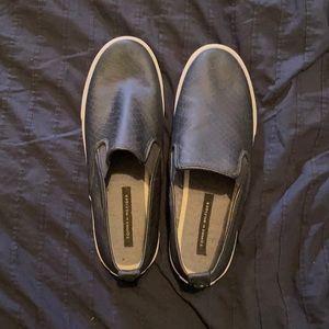 Gently used Tommy Hilfiger sneakers!
